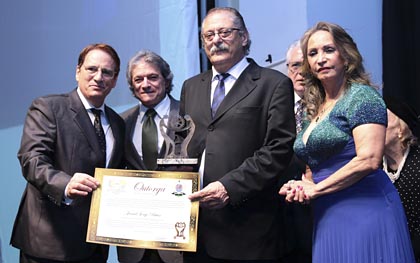 Jamal Bittar é condecorado com troféu Stella Prata