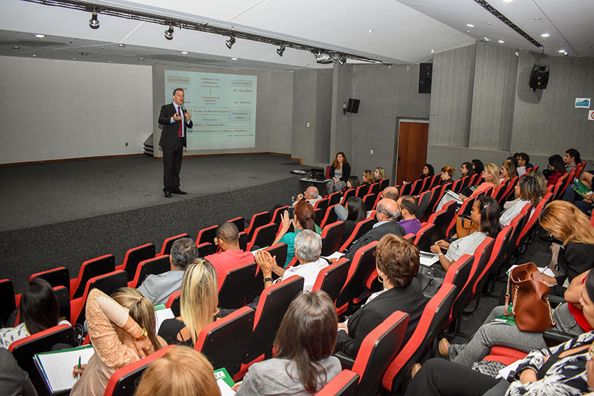 Palestra Compliance IEL Helio Montferre 21