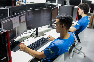 16 7 2024 Perfil WorldSkills 2024 Segurança Cibernética Samuel Augusto Marins e Thaylon Roberto Muniz Foto Victor Hugo Pessoa CAPA 4