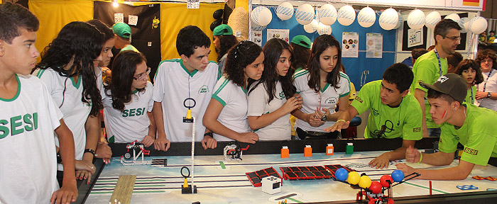 alunossesirobotica16112012nilsoncarvalhofibraunicom